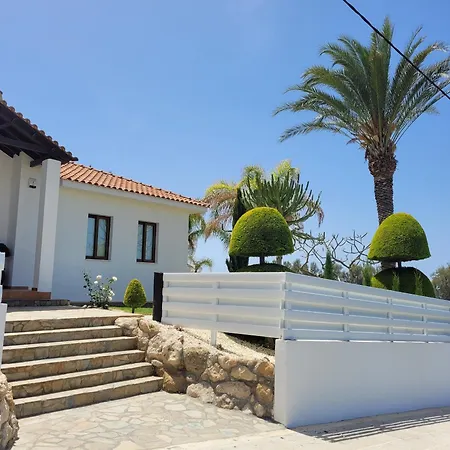 Bananorama Villa Kissonerga